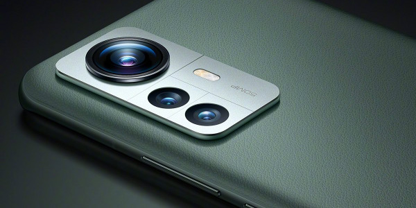 Xiaomi 12 Pro: три камери по 50 Мп, чотири динаміки та зарядка 120 Вт